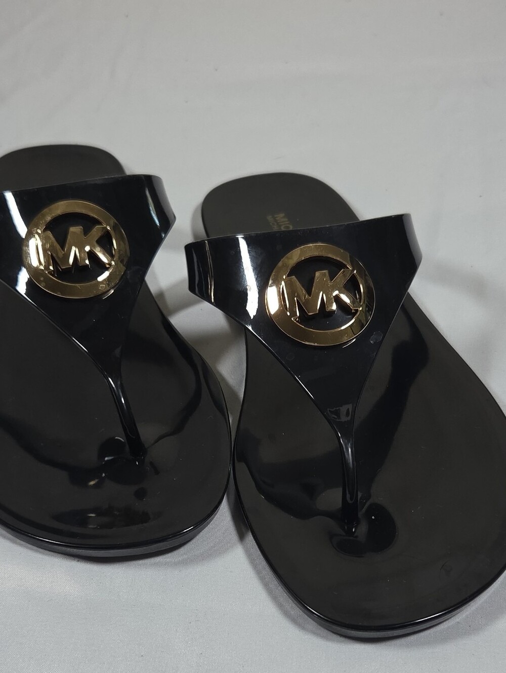 Michael Kors Black Jelly Thong Sandals with Gold MK Emblem Sz 8.5 - Picture 4 of 6